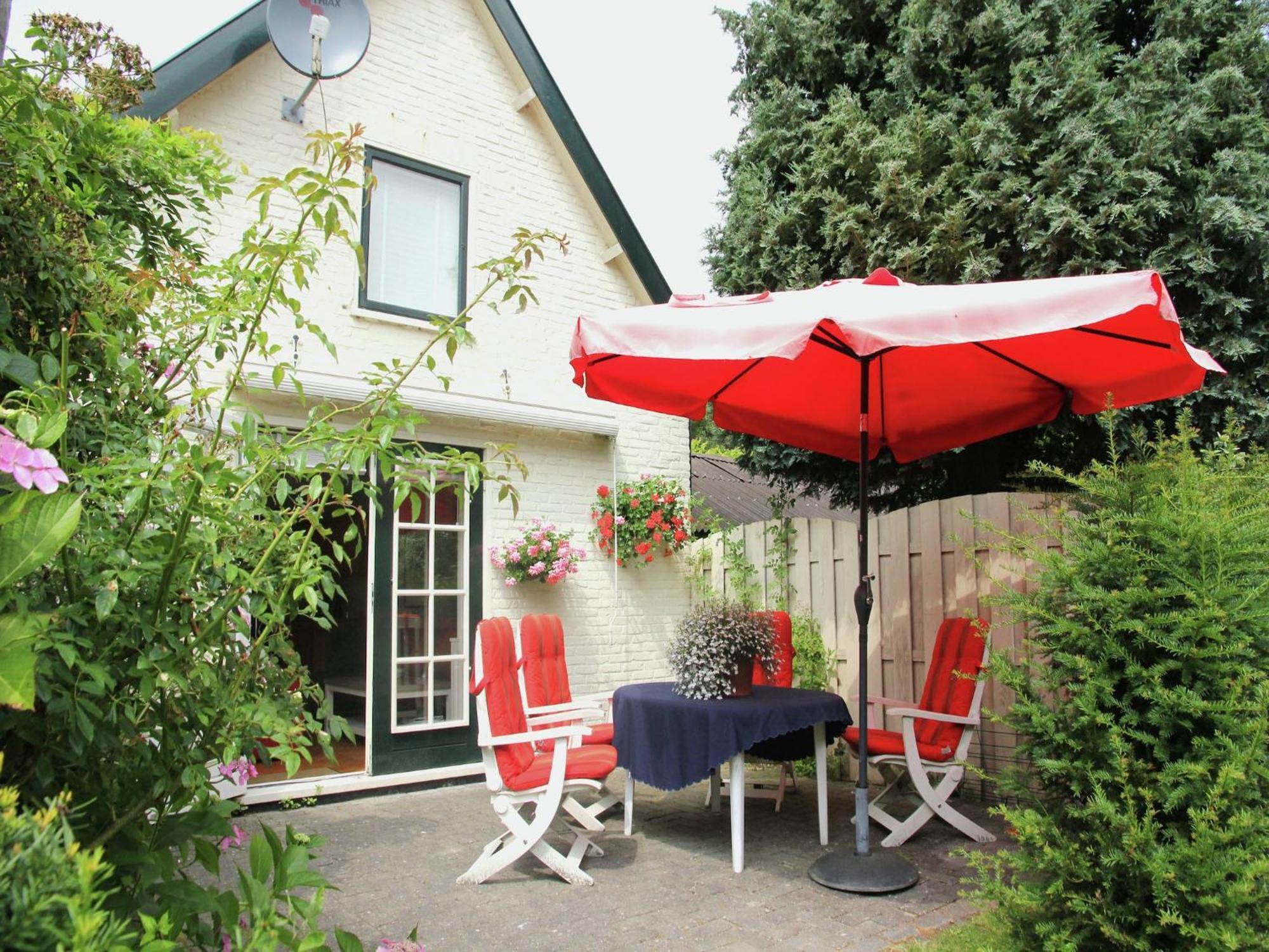 Pleasing Holiday Home In Schoorl With Patio Exterior foto